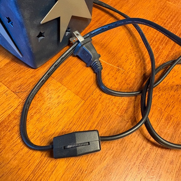 Scentsy Wax Warmer, Electric. Retired Liberty Patriotic, Tin Stars - Picture 9 of 13